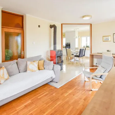 Albatros Apartment *