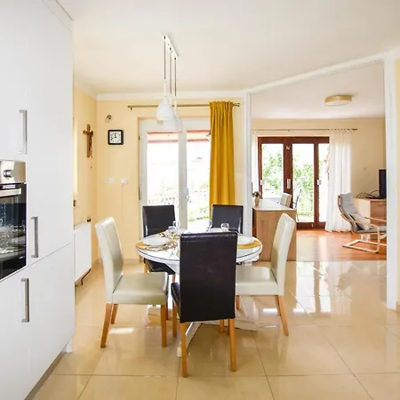 Albatros Apartment *